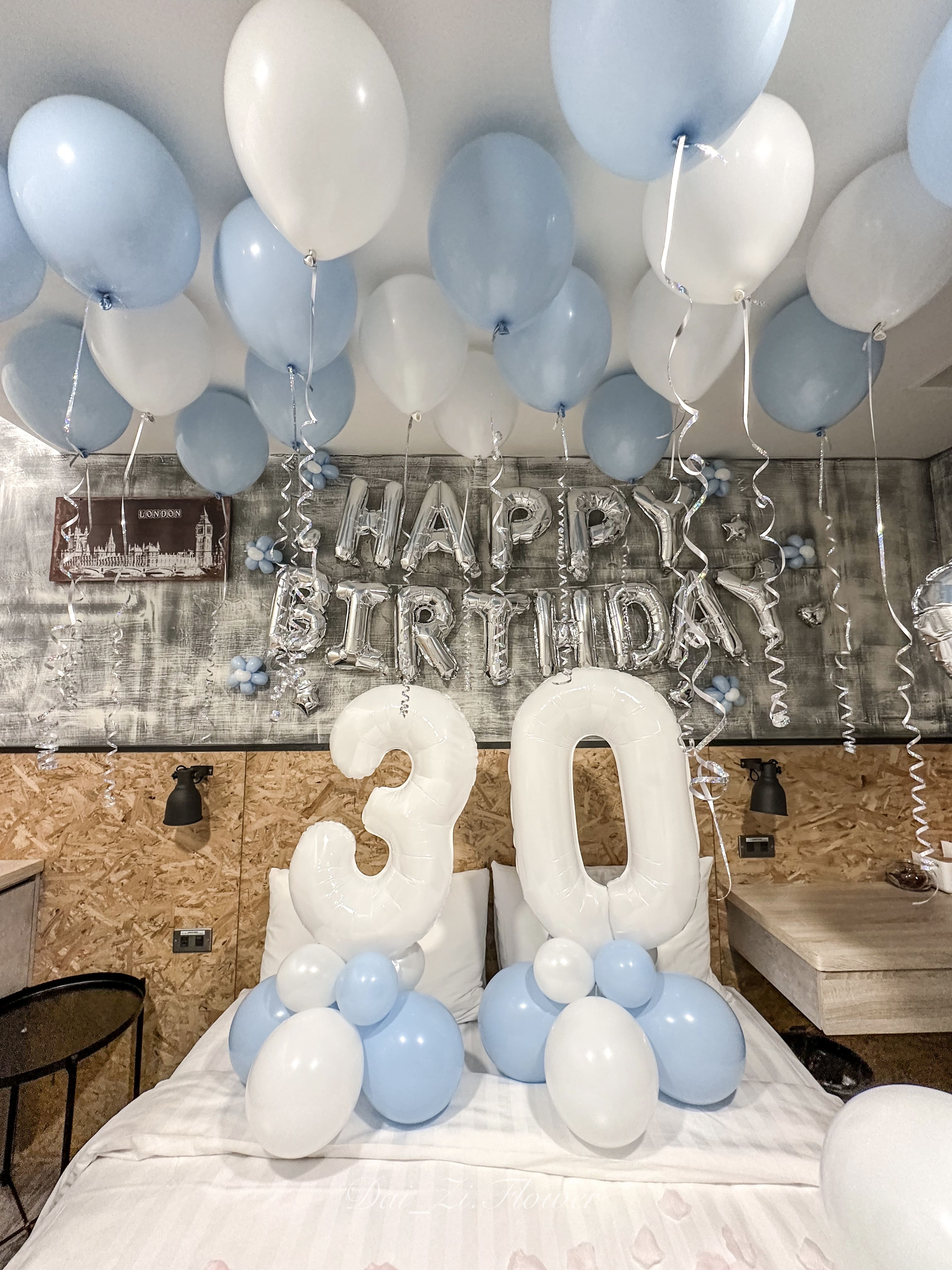 DAIZI-代紫花藝-清新藍白銀色系-30歲生日飯店氣球佈置-驚喜慶生企劃-台北新北氣球佈置