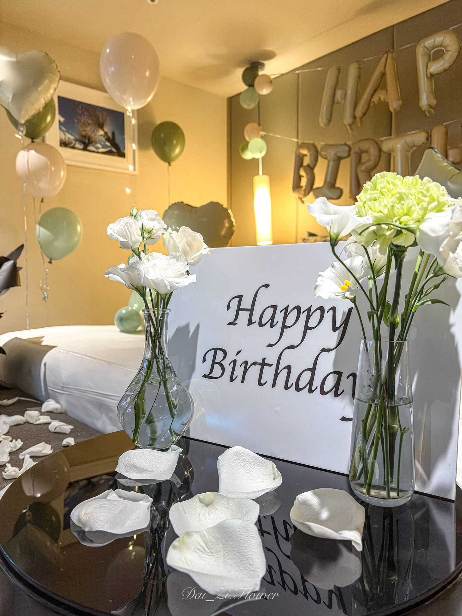 DAIZI-代紫花藝-Happy-Birthday-鮮花佈置-莫蘭迪綠氣球-砂白色質感氣球-生日驚喜