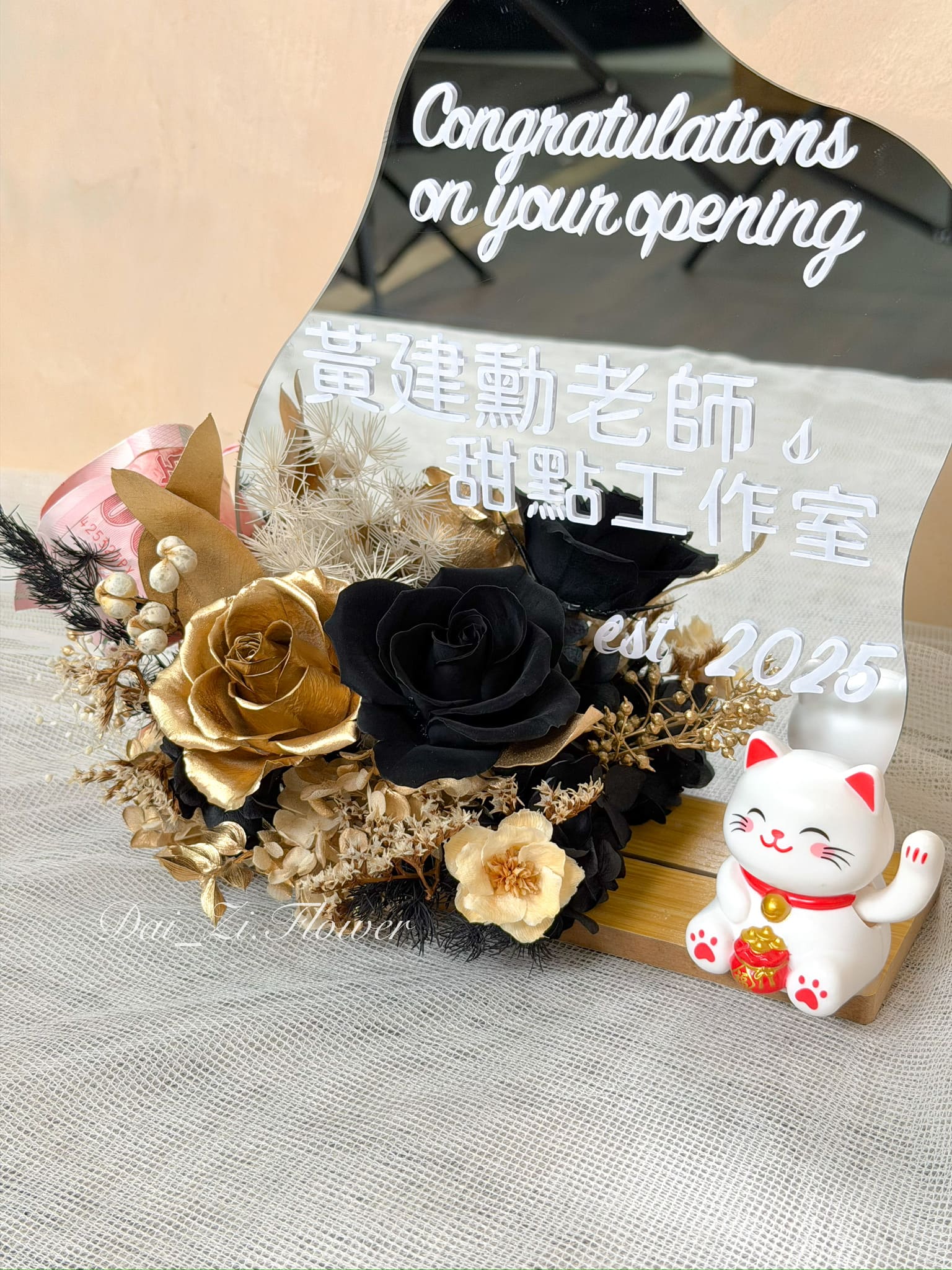 絕美永生花鏡子側邊角度實拍,立體花材完美點綴客製化鏡面,大台北地區追求獨一無二高質感企業送禮與美容沙龍開幕推薦DAIZI代紫花藝。