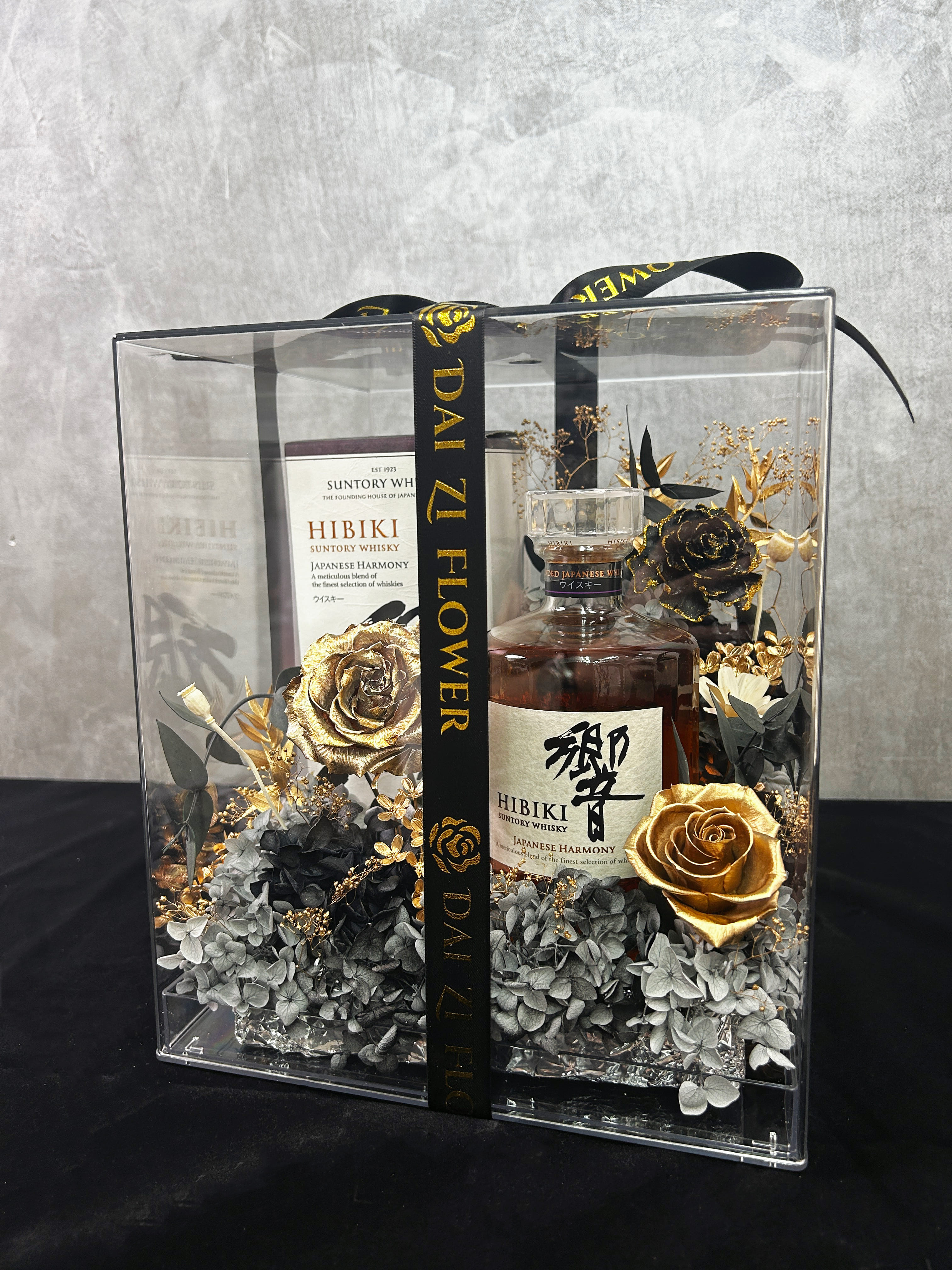 台北精品酒禮盒推薦-DAIZI代紫花藝客製化響 Hibiki 永生花盒，黑金奢華系設計適合高級商務送禮。