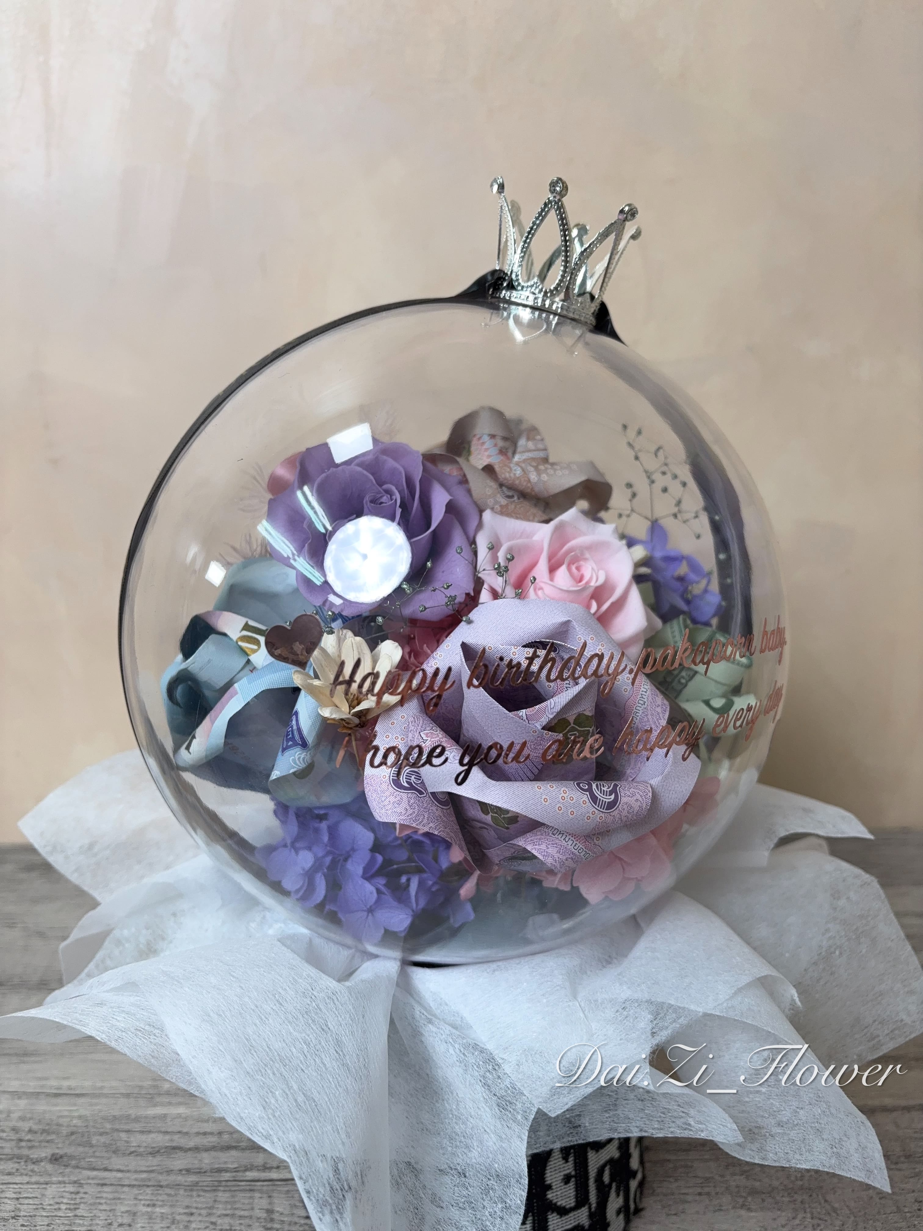 水晶球永生花鈔票花束正面-紫粉玫瑰永生花客製刻字透明球-高質感生日禮物推薦-台北永生花禮物專賣