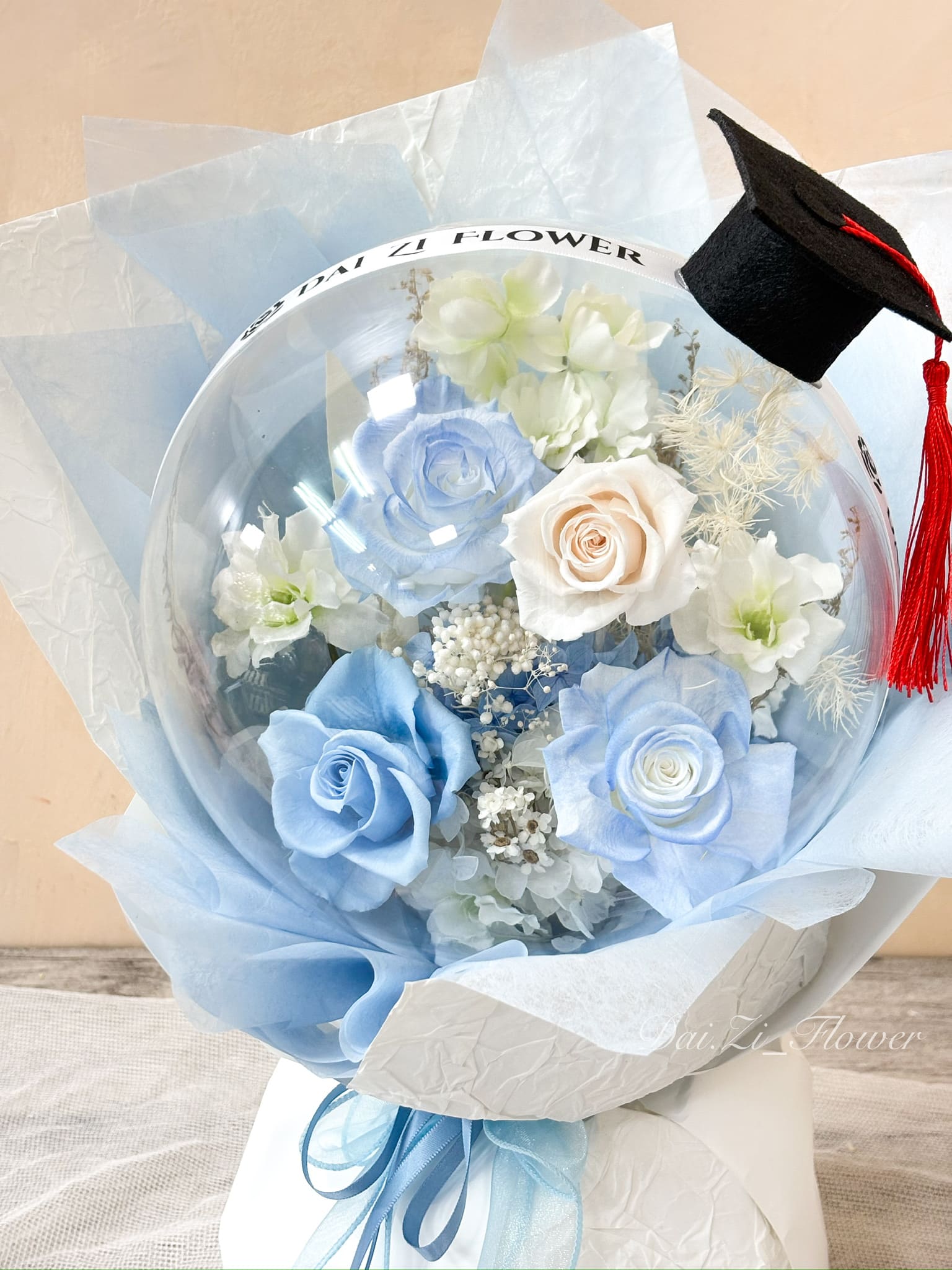 DAIZI代紫花藝-精品藍色系永生玫瑰波波球畢業花束近照-客製化花禮