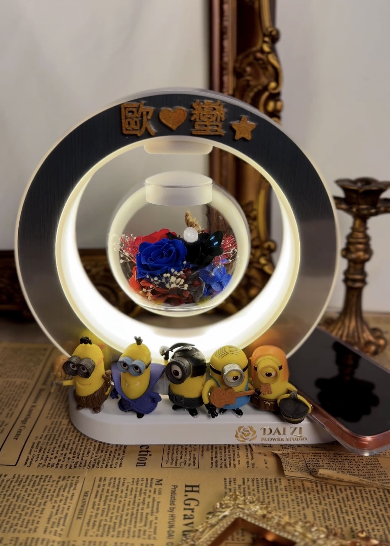 藍色系永生花懸浮檯燈-Minions 小小兵公仔客製化-客製化姓名設計-多功能無線充電精品花禮