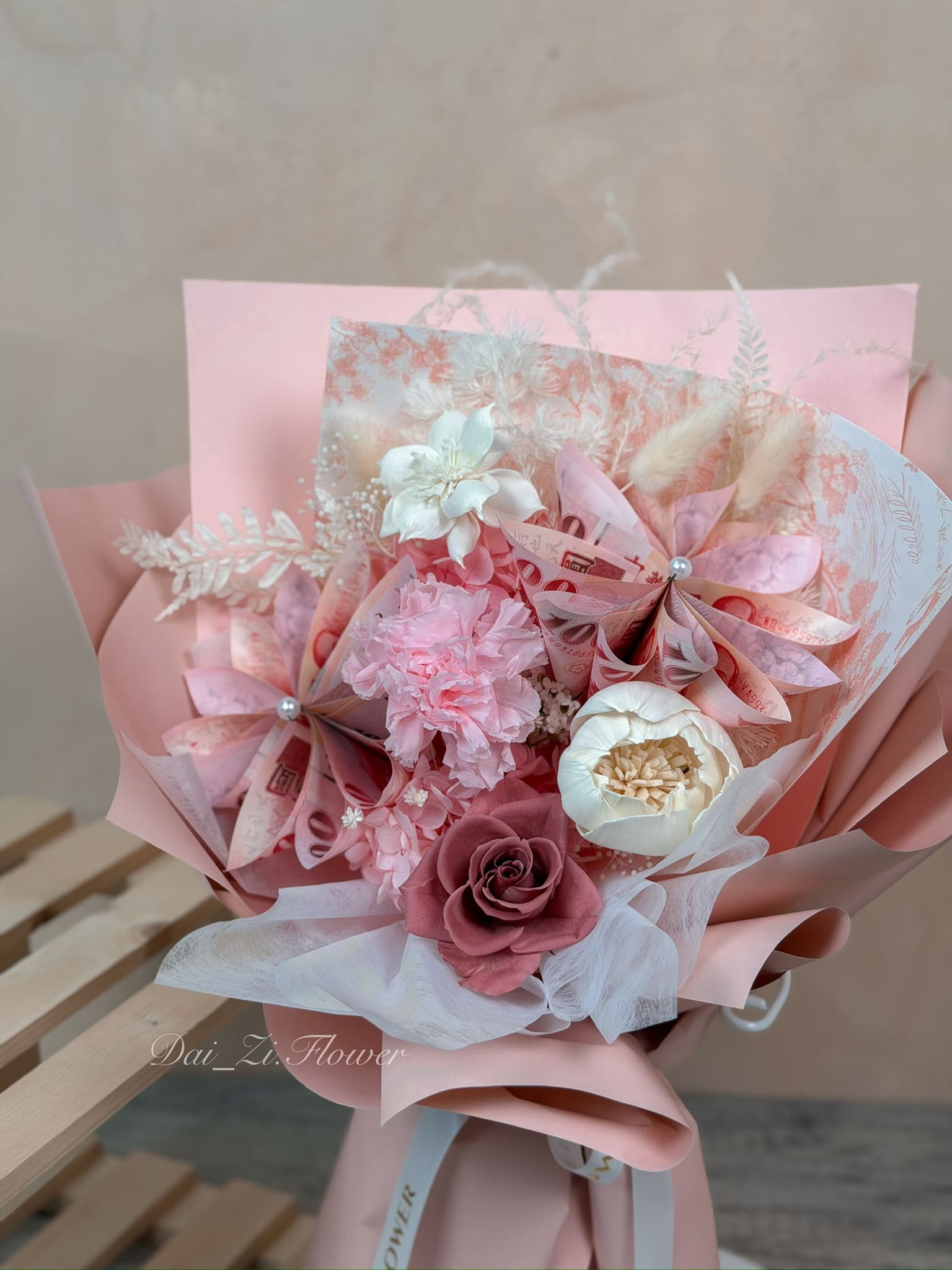 台北客製化花藝-母親節限定永生花有錢花束-全客製化精品送禮推薦DAIZI代紫花藝