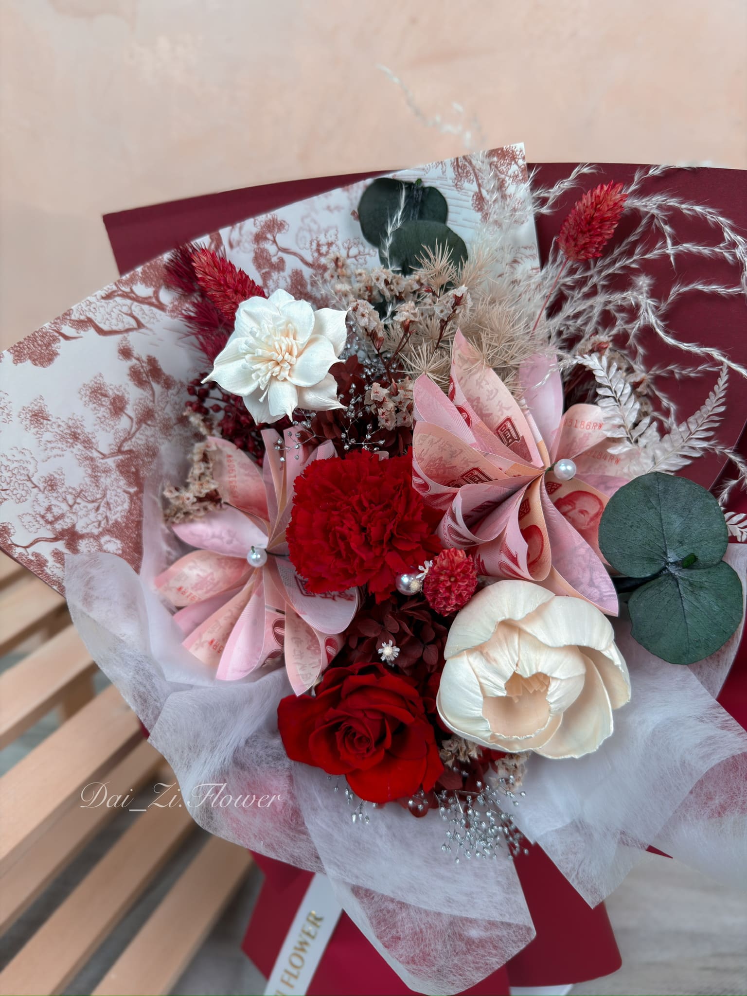 台北精品花店推薦-DAIZI代紫花藝高品質永生花鈔票花束-最受媽媽歡迎的實用儀式感禮物