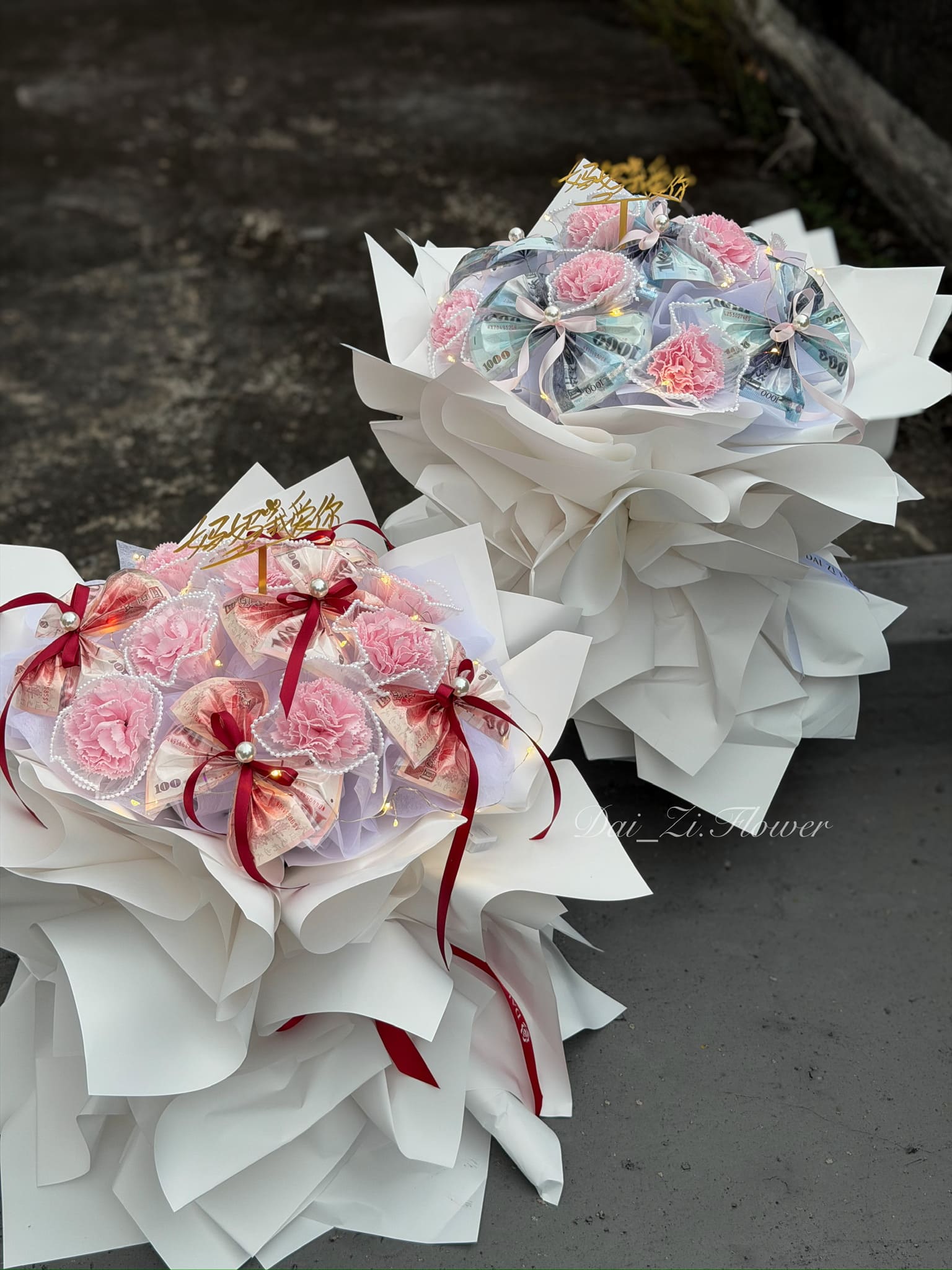 鈔票花束客製化-職人手工鈔票蝴蝶結與永生康乃馨組合-2026母親節有錢花束驚喜