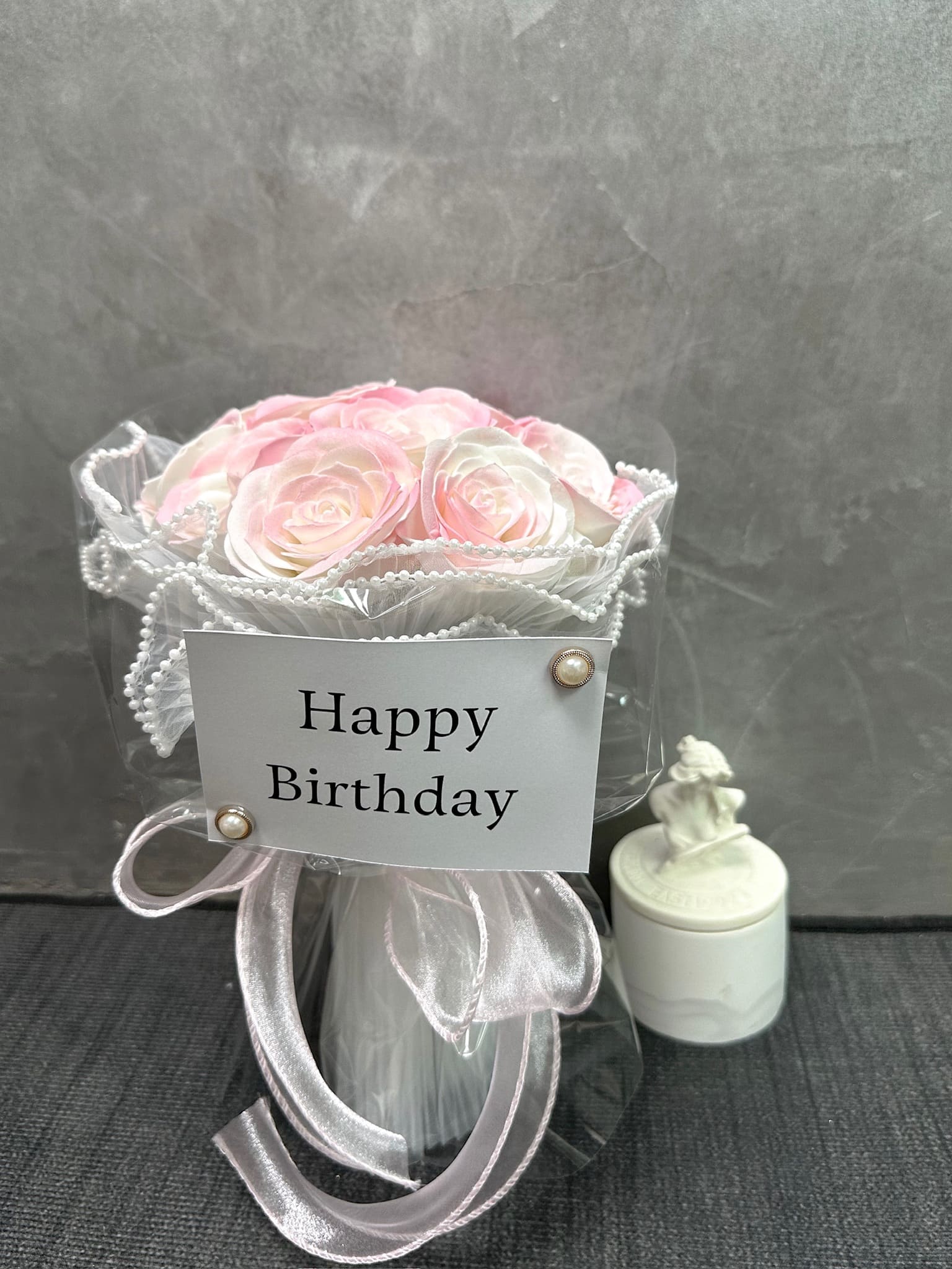 11朵甦醒漸層粉香氛花束俯瞰圖，求婚告白與生日禮物首選。