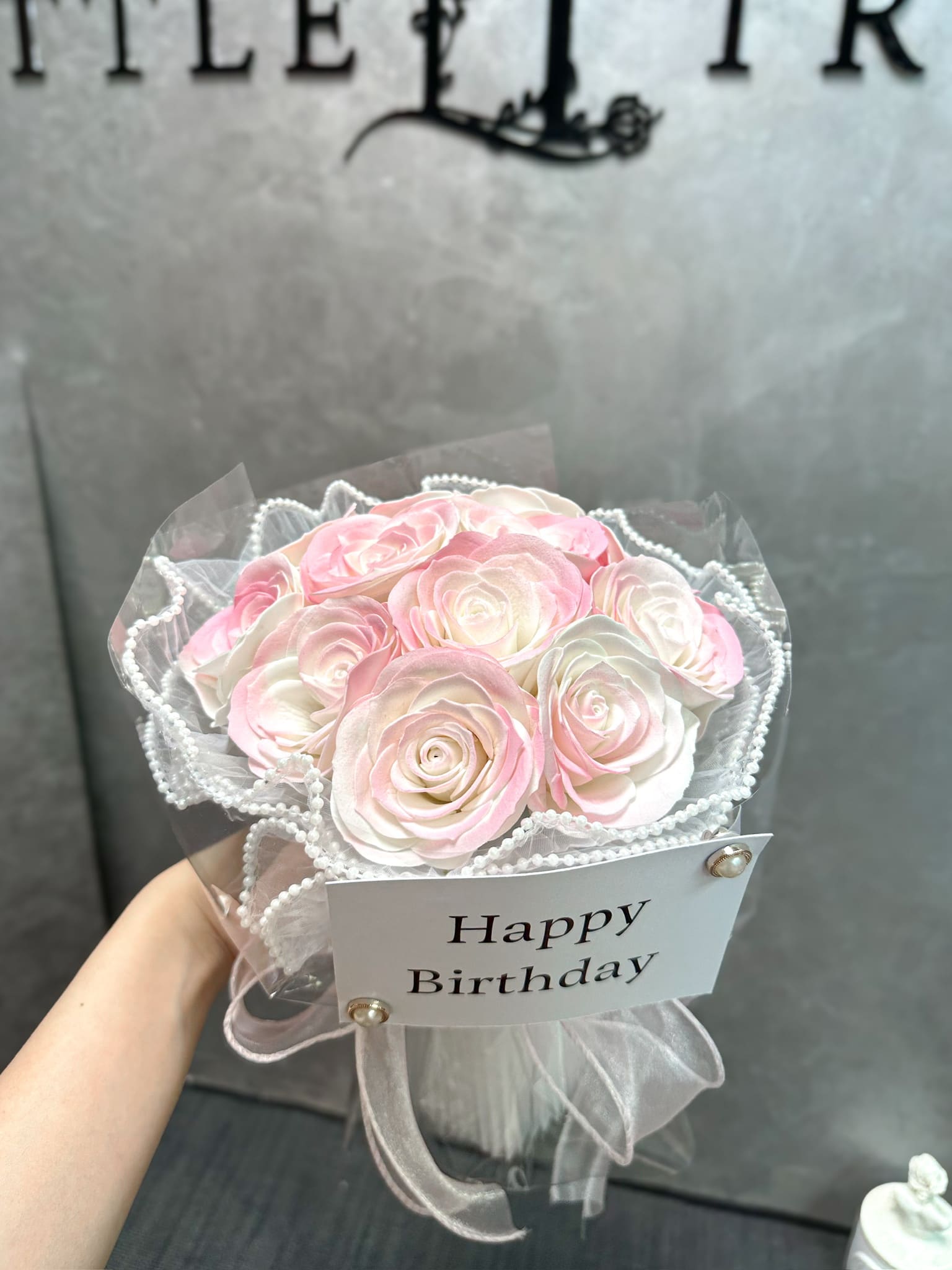 11朵甦醒漸層粉香氛花束近拍，高品質漸層永生花，台北花束外送。