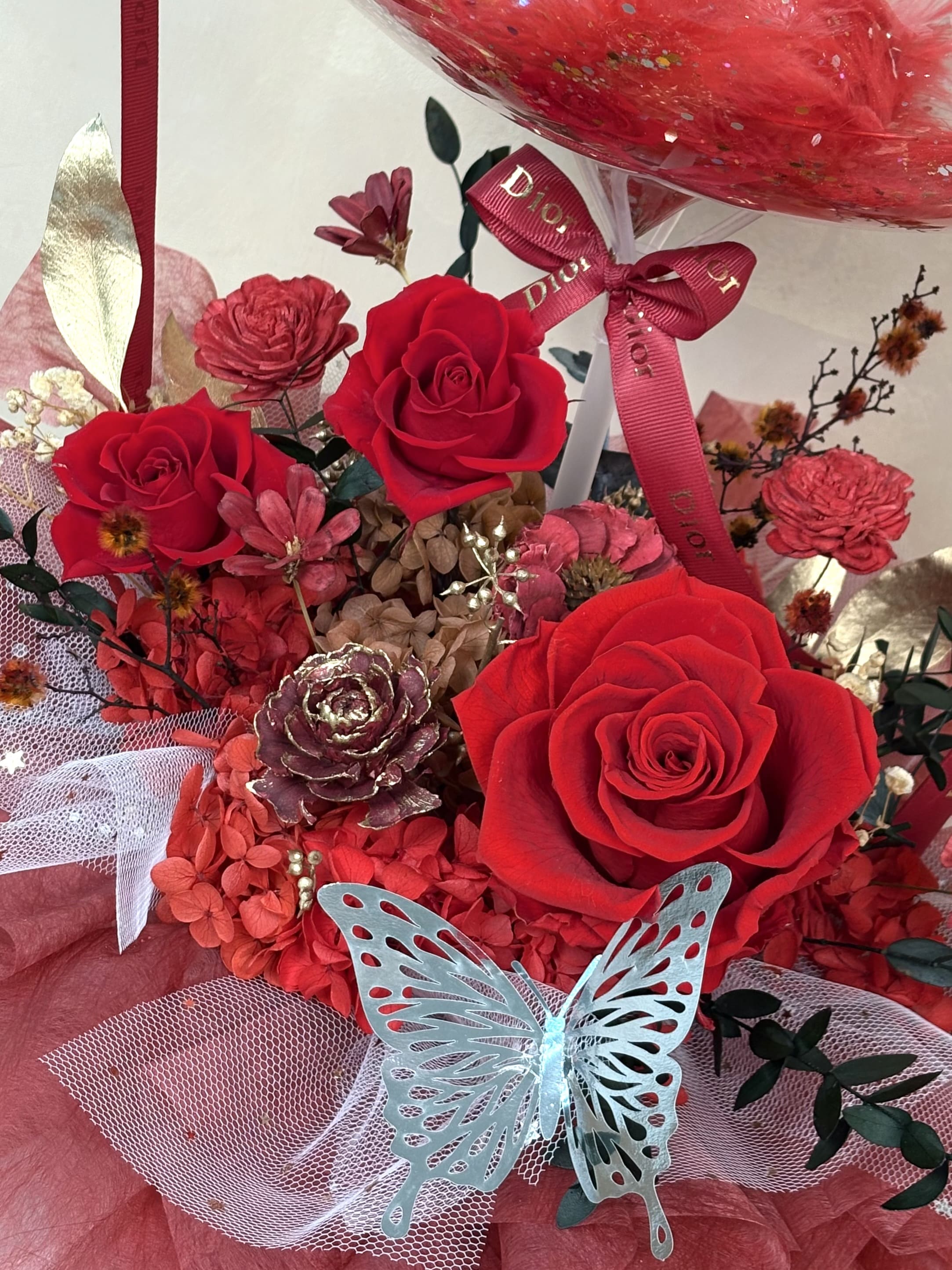 台北客製化花店-DAIZI代紫花藝大紅永生花抱抱桶-為品牌新店開幕增添質感的精品花藝