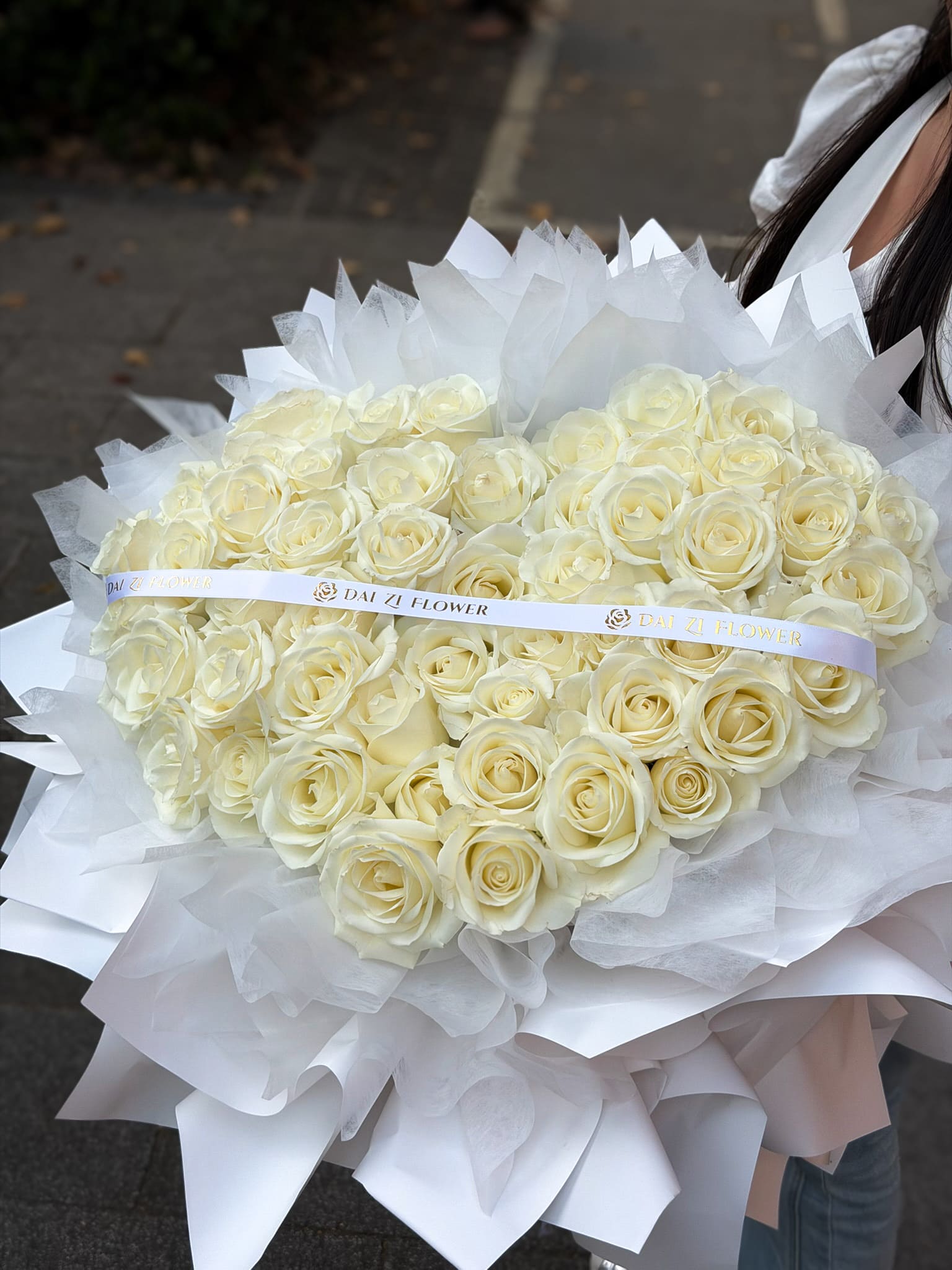 2朵玫瑰花束尺寸參考-進口白玫瑰心形鮮花禮盒-台北精品求婚花束首選DAIZI代紫花藝