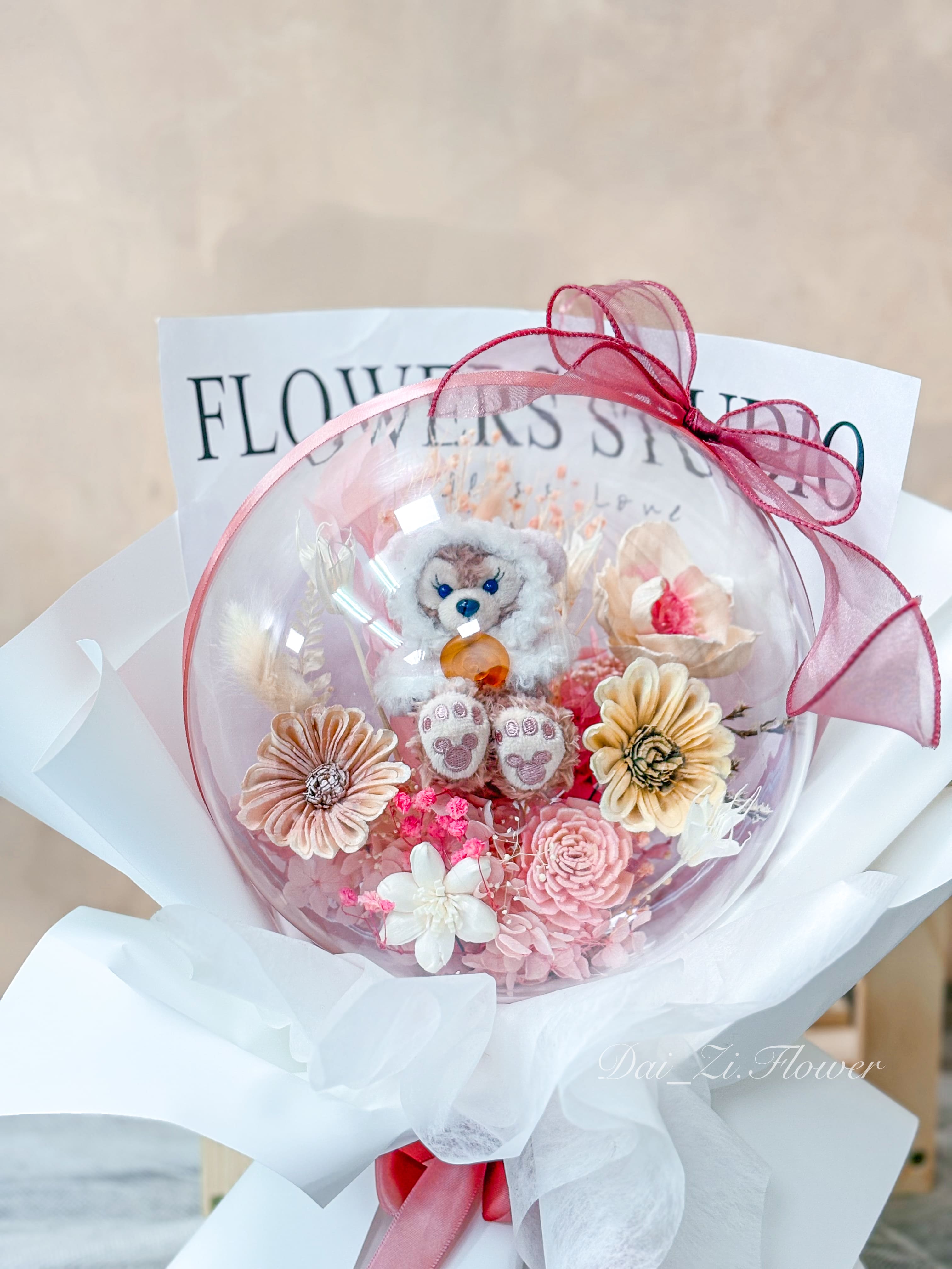 台北精品永生花推薦：代紫花藝雪莉玫水晶球花束細節特寫，高品質客製化生日花禮設計，中山區、民權西路站、中山國小站送花首選。