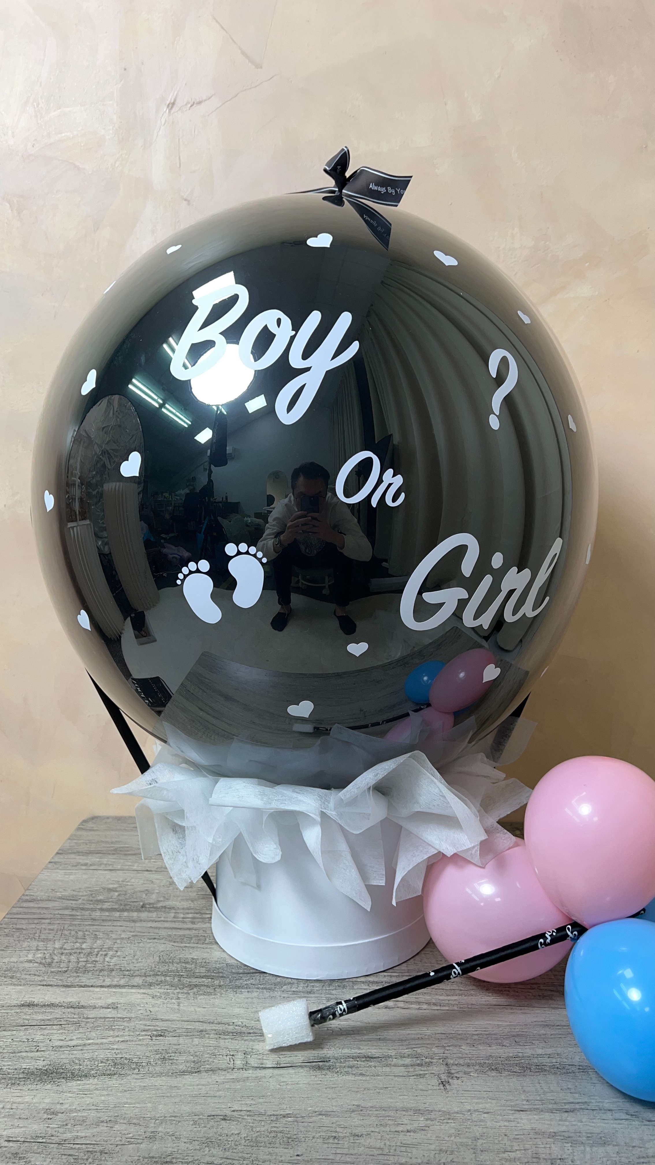 Baby Shower猜性別驚喜企劃，24吋質感黑金字體性別揭曉戳戳氣球，台北專業客製化派對氣球代紫花藝
