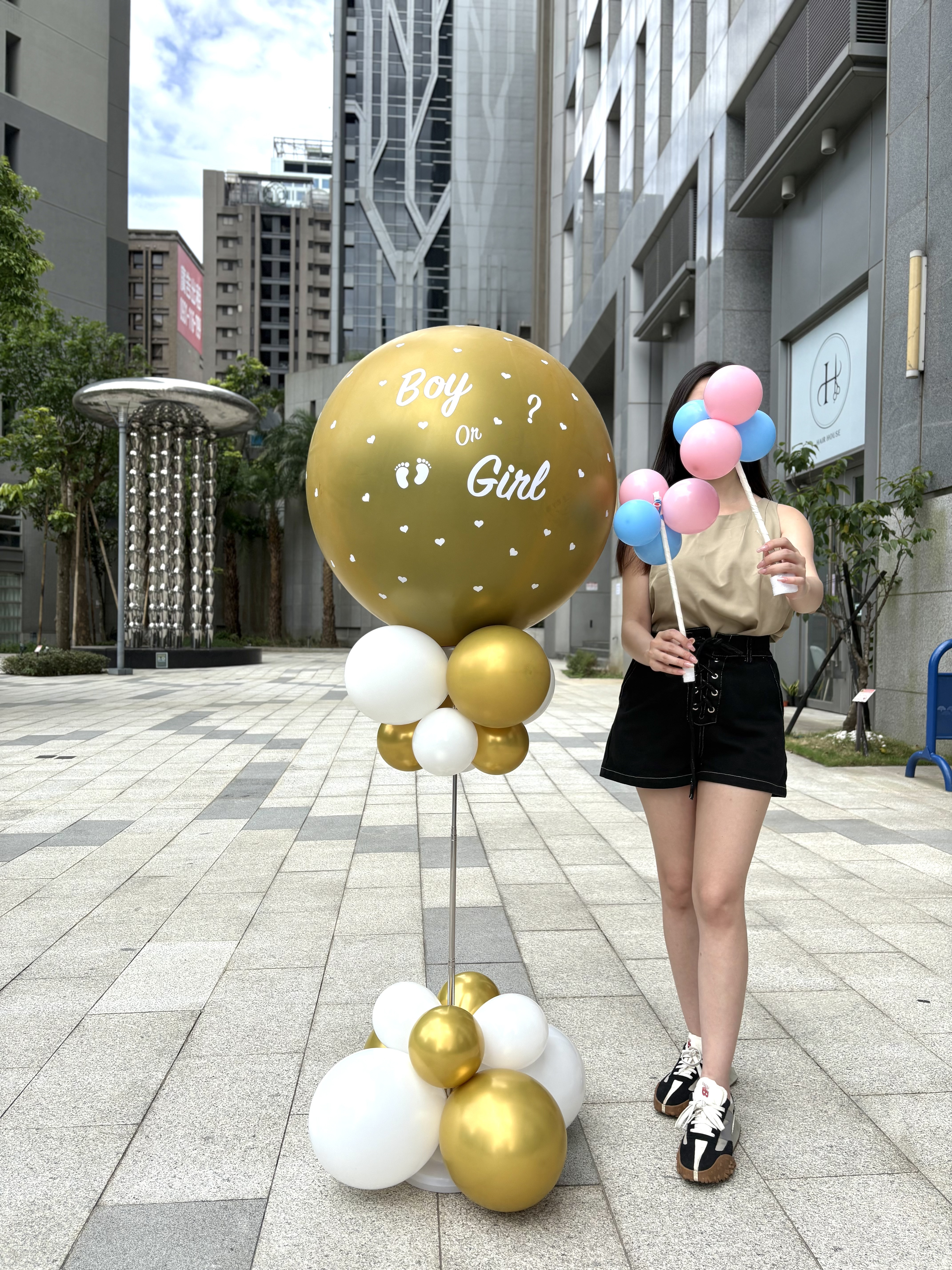台北孕婦派對佈置推薦，36吋客製化立柱性別揭曉驚喜氣球，精品級猜性別派對設計代紫花藝