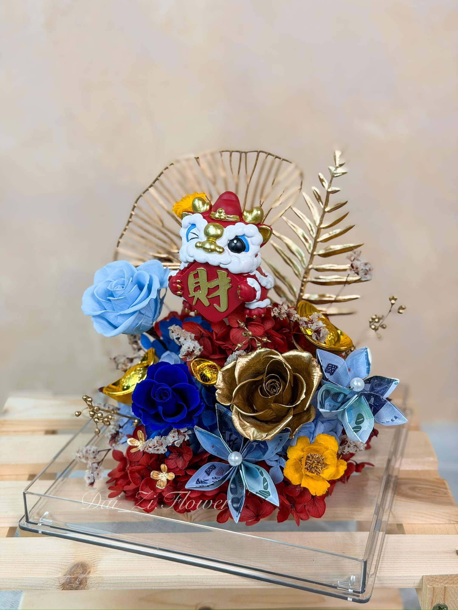 頂級永生花開幕花籃側角展示｜獅納千金醒獅金玫瑰鈔票折花擺件 台北開業送禮永生花推薦 DaiZi 代紫花藝