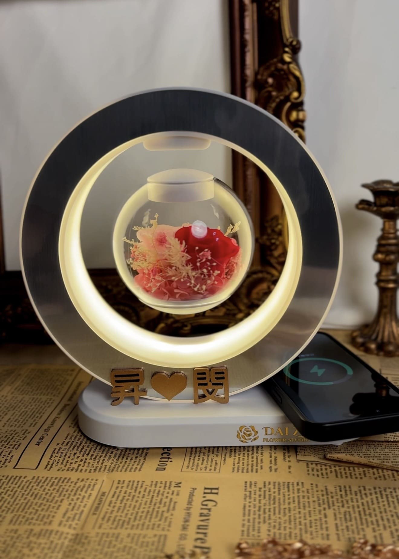 DAIZI代紫花藝-磁懸浮永生花無線充電檯燈-紅色玫瑰情人節禮物-昇閔客製化告白花禮-台北花店推薦