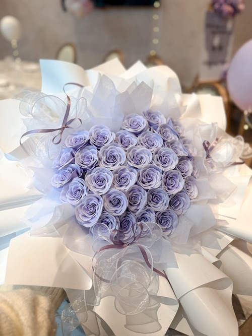 香皂花束代表作:紫色香皂玫瑰花束,白色包裝,台北代紫花藝